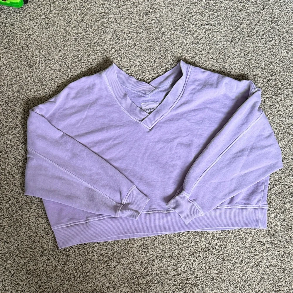 Aerie Lavender V-Neck Cropped Sweater - Picture 3 of 7